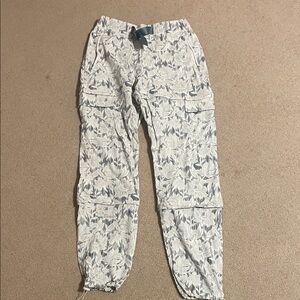 Women’s Athleta Floral Print Cargo Pants in Light Blue & White